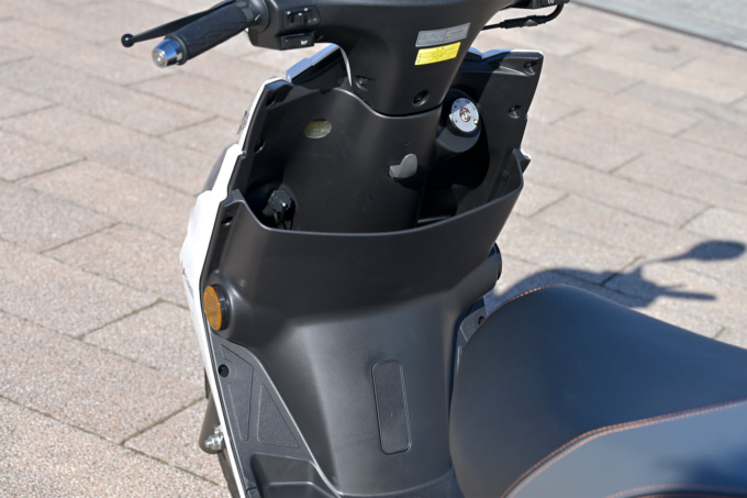 KYMCO GP125i VCBS インナーカウル