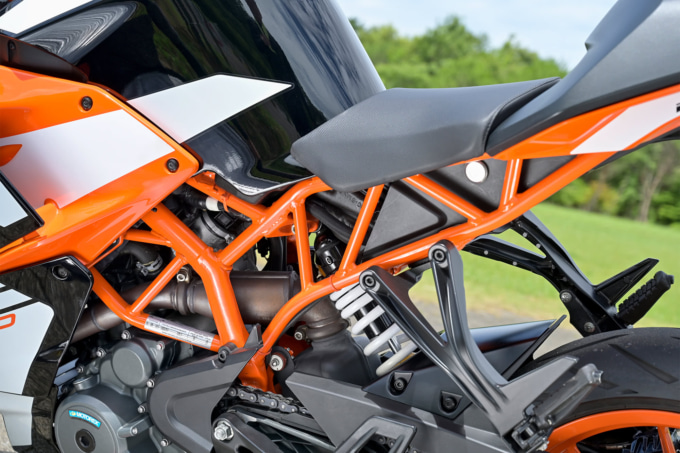 KTM RC390 トレリスフレーム