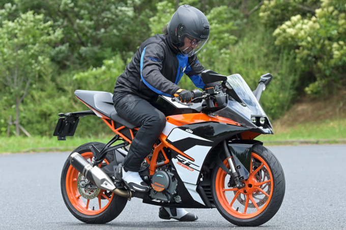 KTM RC390 乗車姿勢