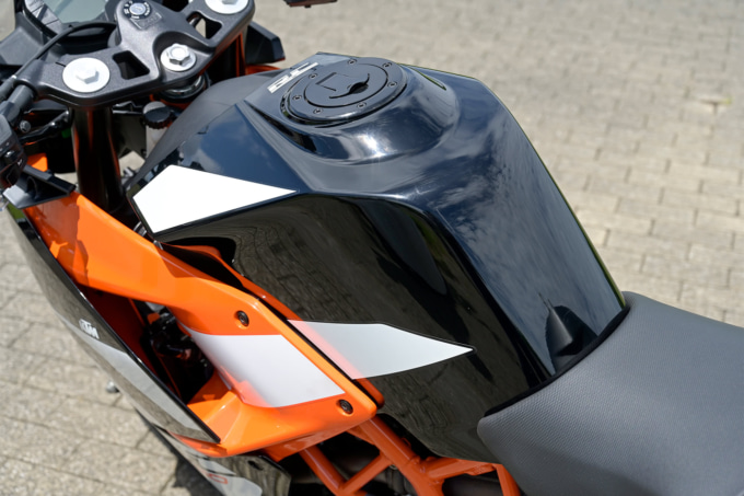 KTM RC390 タンク