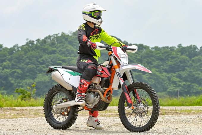 KTM 250EXC-F SIX DAYS 乗車姿勢