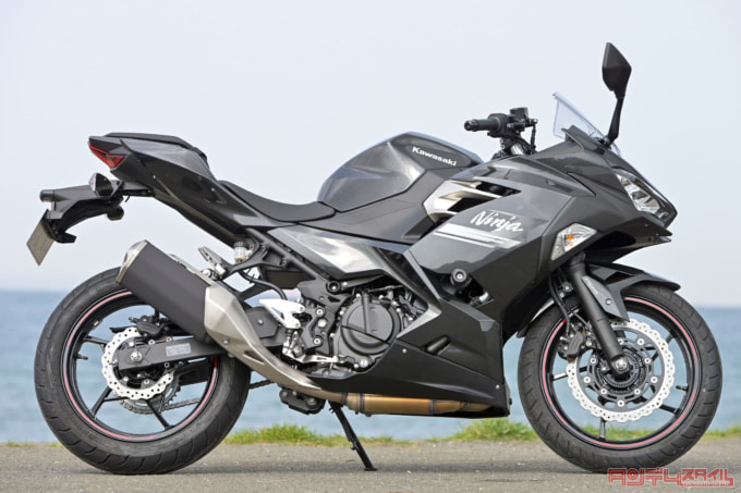 Kawasaki Ninja250（2021年モデル）右サイドビュー