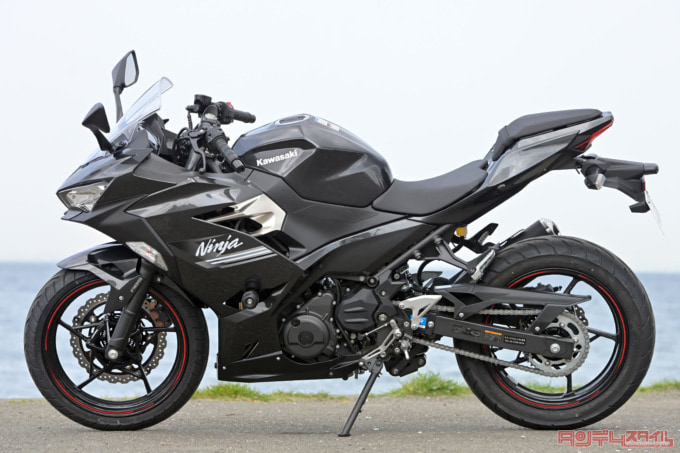 Kawasaki Ninja250（2021年モデル）左サイドビュー