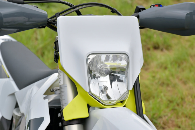 HUSQVARNA MOTORCYCLES FE250（2022年モデル）ヘッドライト