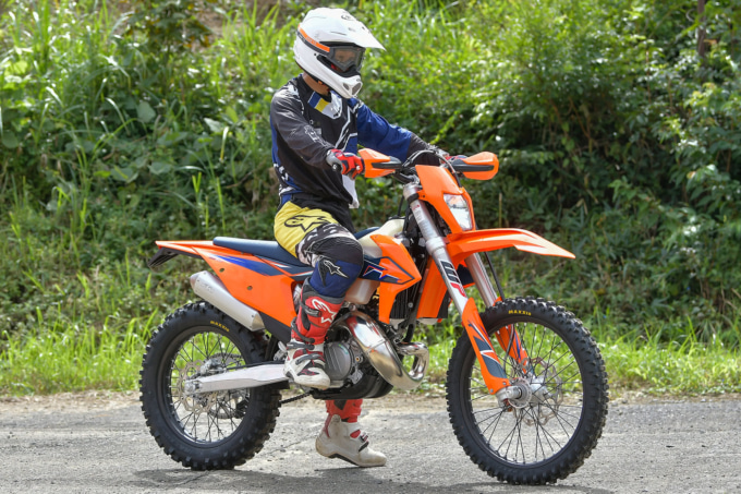 KTM 150EXC TPI（2022年モデル）乗車姿勢