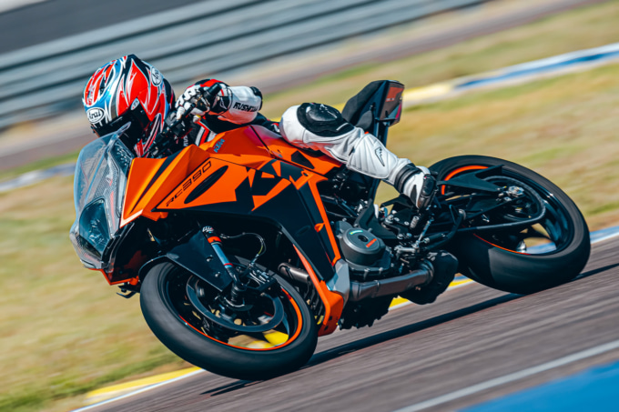 KTM RC390（2022年モデル）走行