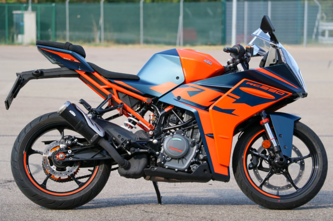 KTM RC390（2022年モデル）右サイドビュー