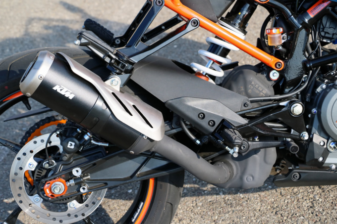 KTM RC390（2022年モデル）マフラー