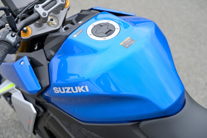 SUZUKI GSX-S1000（2021年モデル）タンク