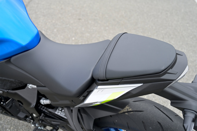 SUZUKI GSX-S1000（2021年モデル）シート