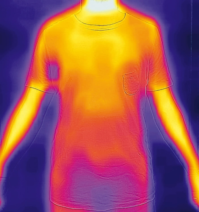 ゴールドウインモーターサイクルの光電子アンダーウエアを着る前の体温が安定していないサーモグラフィー