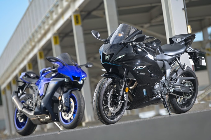 ヤマハ 2022年モデル YZF-R7 (8BL-RM39J) ヤマハブラック＆ディープパープリッシュブルーメタリックC