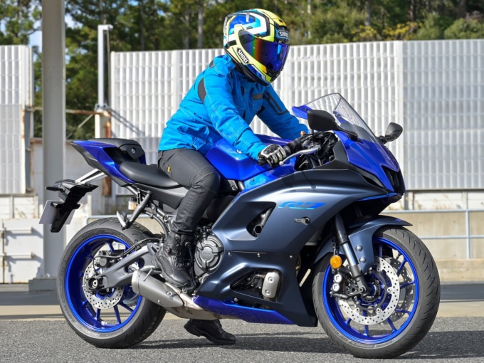 ヤマハ 2022年モデル YZF-R7 (8BL-RM39J) 乗車姿勢