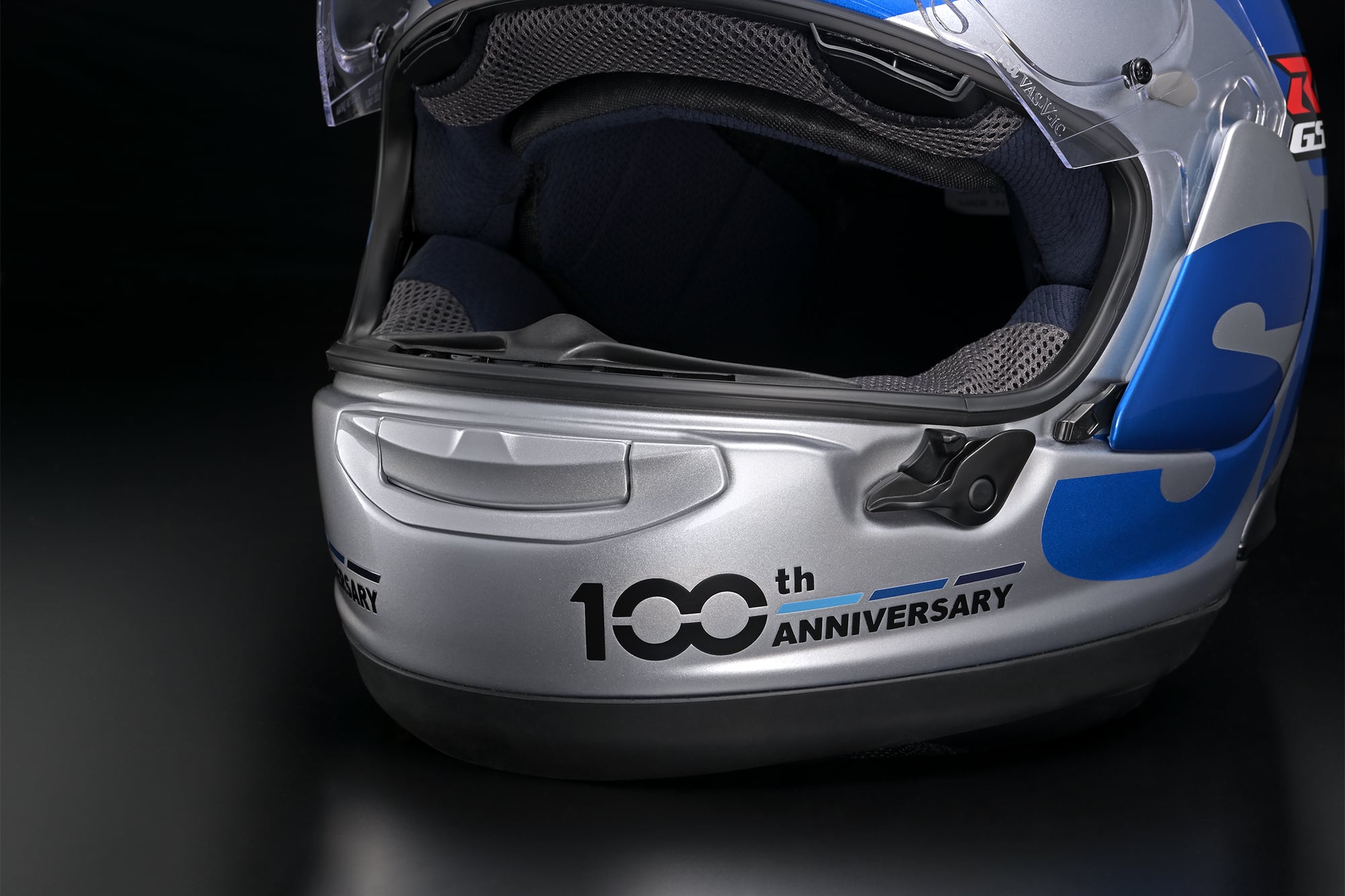 スズキ100周年を記念したヘルメットが発売決定！日本割り当て分30個は 