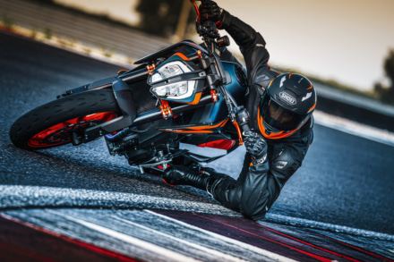 KTM 2022年ストリートモデル TRAVEL・SUPERMOTO・NAKED・SPORTS TOURERモデル発売