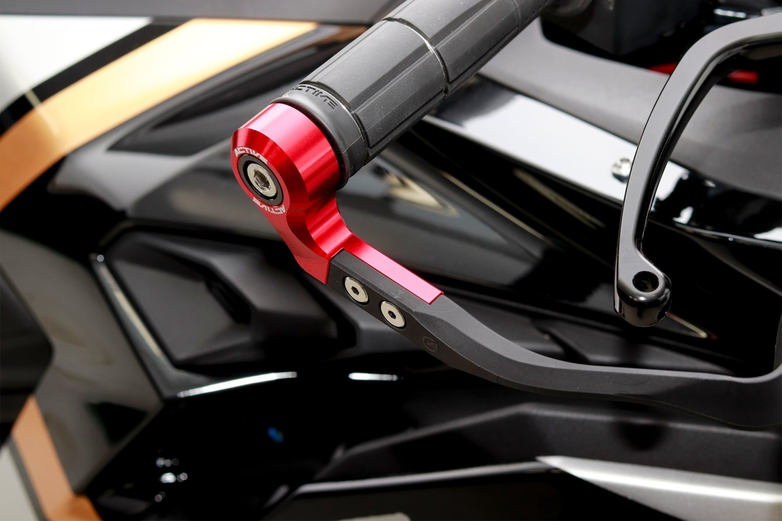 ストリートでも有効なアクティブの後付けブレーキレバーガード！ドレスアップ効果も バイクアイテム タンデムスタイル