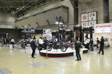 【東京MCS2022】 ホンダは大阪モーターサイクルショーに続き新型ロードモデル「HAWK 11」と「DAX125」を中心に最新モデルを展示
