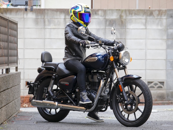 ROYAL ENFIELD METEOR 350 乗車姿勢