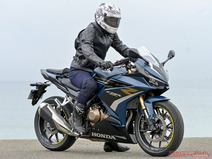 HONDA CBR400R（2022年モデル／8BL-NC56）乗車姿勢