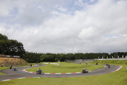 憧れの大型バイクをサーキットのコース内で試乗！レッドバロン主催の那須MSLステップアップ試乗会が7月23日、24日開催！