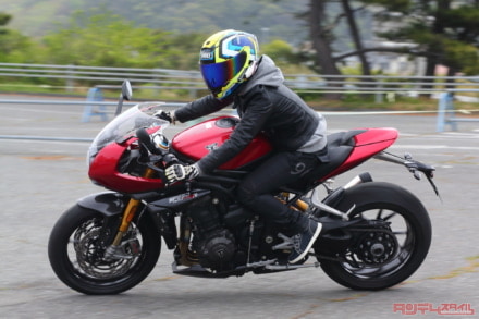 155cmライダーの足つき＆プチインプレ“TRIUMPH SPEED TRIPLE 1200RR”