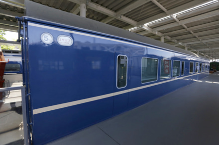 京都で隼ラッピング列車を見られるチャンス！EF66型電気機関車 ブルートレイン“はやぶさ”