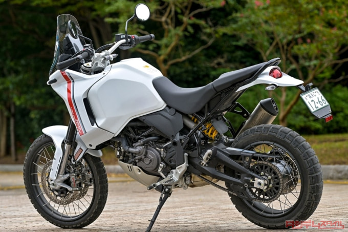 DUCATI DESERT X（2022年モデル）左サイドビュー