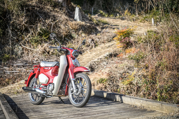 起伏がある坂道にも強い！レンタルバイクで日本の原風景を旅するなら『スーパーカブ C125』がピッタリだと思う