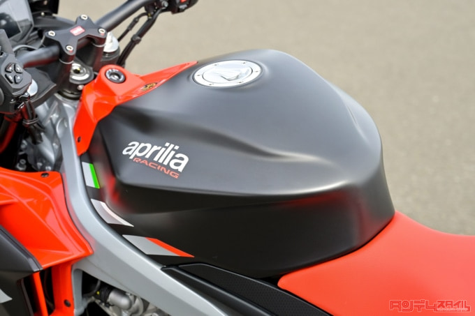 APRILIA TUONO660（2022年モデル）燃料タンク