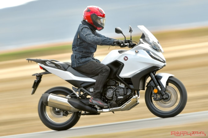 HONDA NT1100（2022年モデル）走行