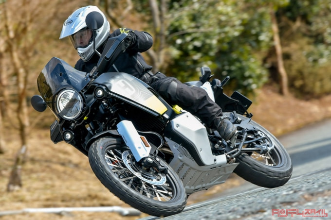 HUSQVARNA MOTORCYCLES NORDEN901（2022年モデル）走行
