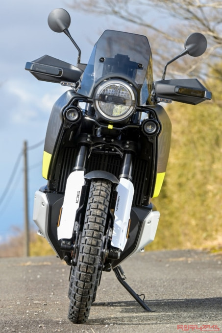 HUSQVARNA MOTORCYCLES NORDEN901（2022年モデル）フロントビュー