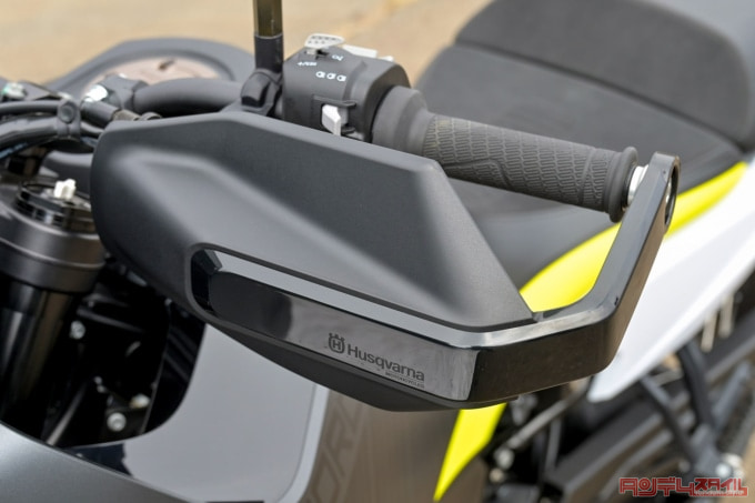 HUSQVARNA MOTORCYCLES NORDEN901（2022年モデル）ハンドガード