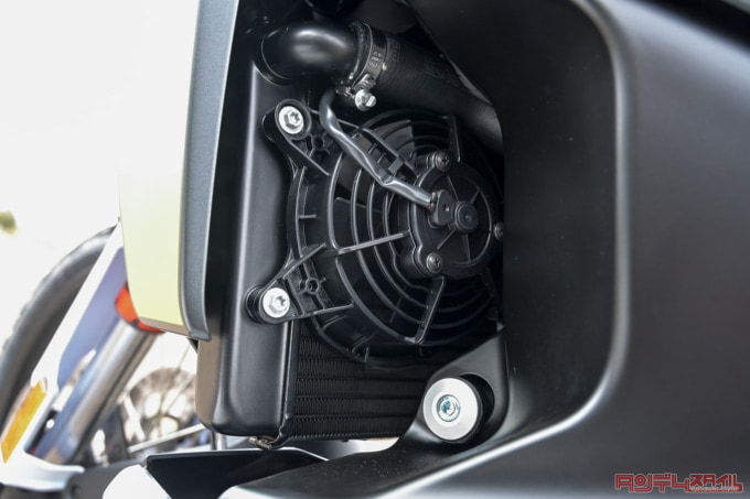 HUSQVARNA MOTORCYCLES NORDEN901（2022年モデル）ラジエター冷却ファン