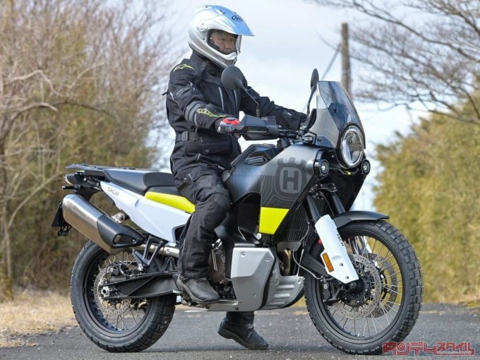 HUSQVARNA MOTORCYCLES NORDEN901（2022年モデル）乗車姿勢
