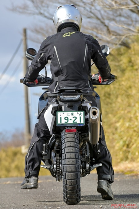 HUSQVARNA MOTORCYCLES NORDEN901（2022年モデル）足つき