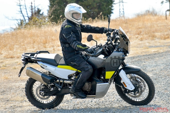 HUSQVARNA MOTORCYCLES NORDEN901（2022年モデル）Uターン