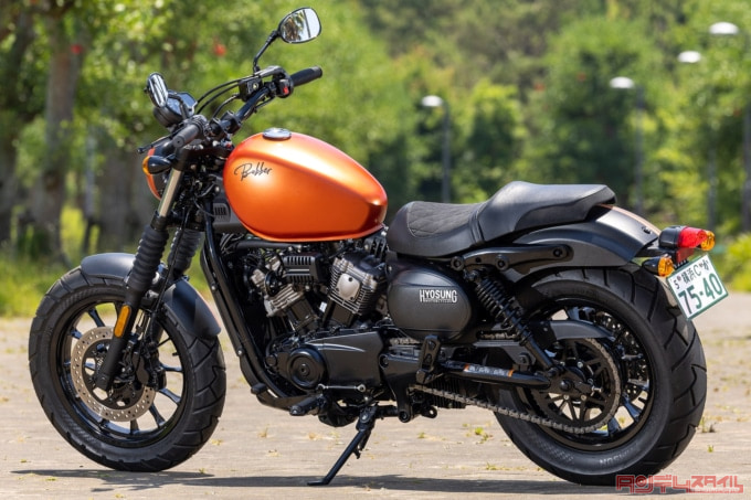 HYOSUNG GV300S BOBBER（2022年モデル）左サイドビュー