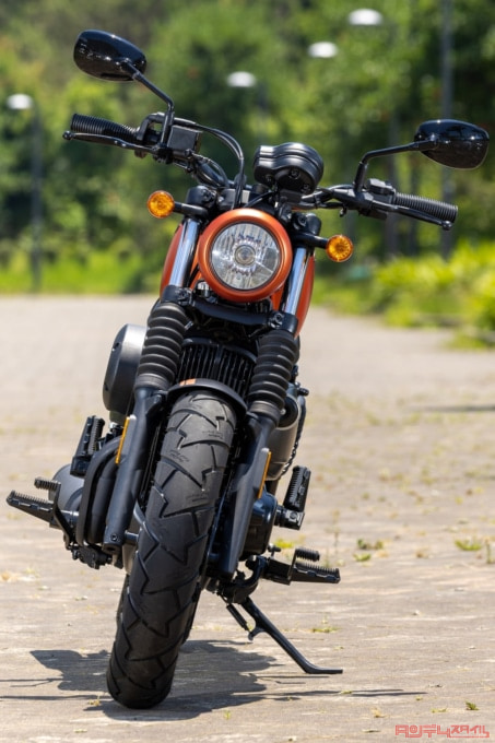 HYOSUNG GV300S BOBBER（2022年モデル）フロントビュー