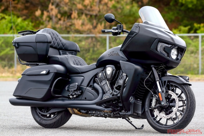 INDIAN MOTORCYCLE INDIAN PURSUIT DARK HORSE（2022年モデル）右サイドビュー