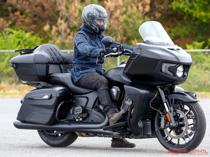 INDIAN MOTORCYCLE INDIAN PURSUIT DARK HORSE（2022年モデル）乗車姿勢