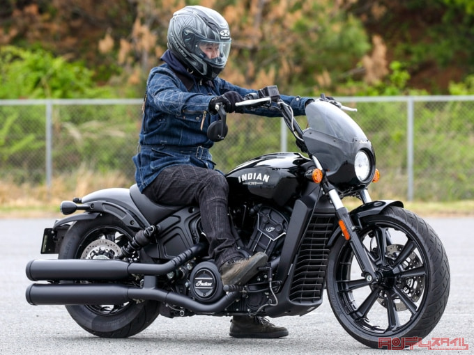 INDIAN MOTORCYCLE SCOUT ROGUE（2022年モデル）乗車姿勢