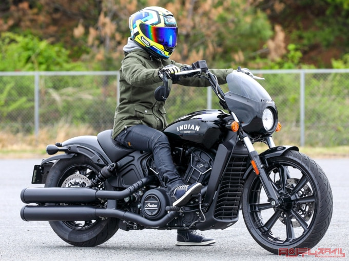 INDIAN MOTORCYCLE SCOUT ROGUE（2022年モデル）乗車姿勢