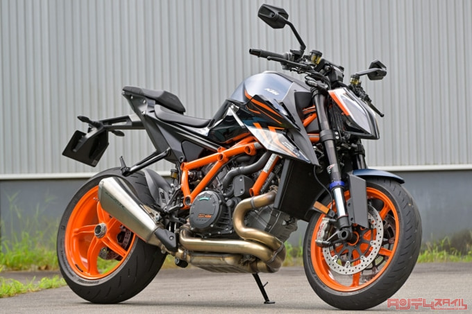 KTM 1290 SUPER DUKE R EVO（2022年モデル）7:3ビュー