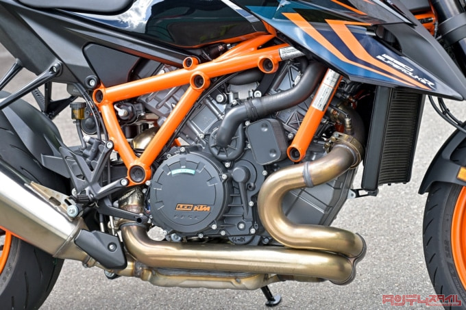 KTM 1290 SUPER DUKE R EVO（2022年モデル）エンジン