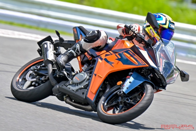 KTM RC390（2022年モデル）走行