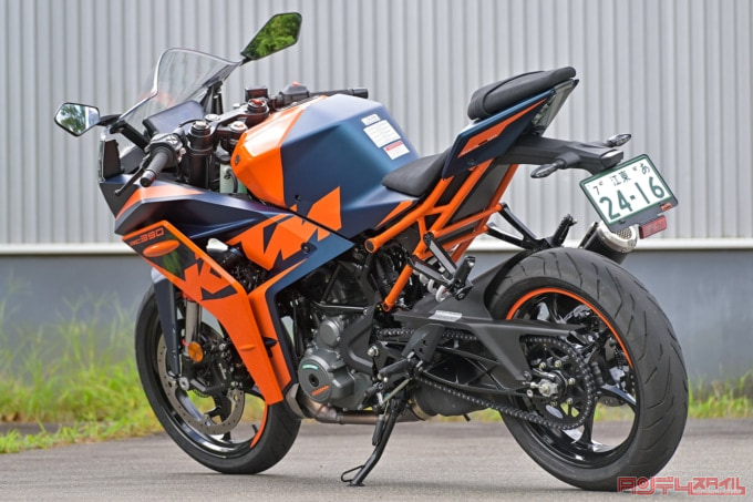 KTM RC390（2022年モデル）右7:3ビュー