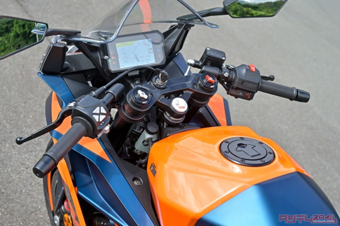 KTM RC390（2022年モデル）セパレートハンドル