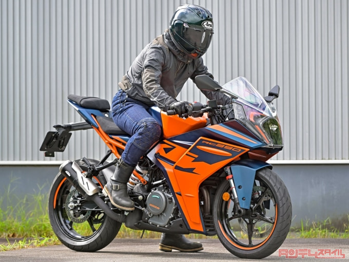 KTM RC390（2022年モデル）乗車姿勢