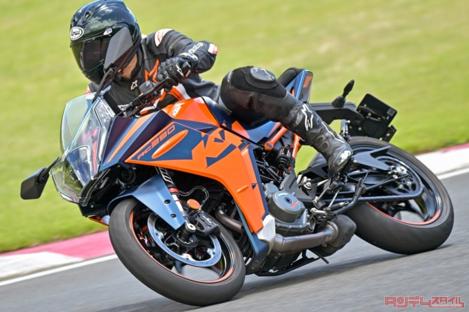 KTM RC390（2022年モデル）走行